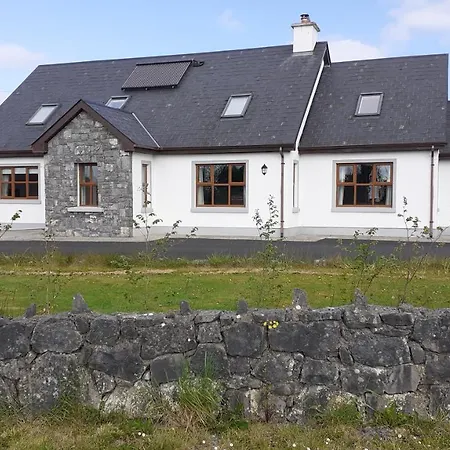 Kwatera prywatna Countryview Hse - Private 1 Bed Within Our Family - 10 Minute Drive To Town That Has An Array Of Restaurants And Shops - Will Need A Car To Get Around - No Local Bus Service - No Oven Or Hob In Kitchenette Ennis