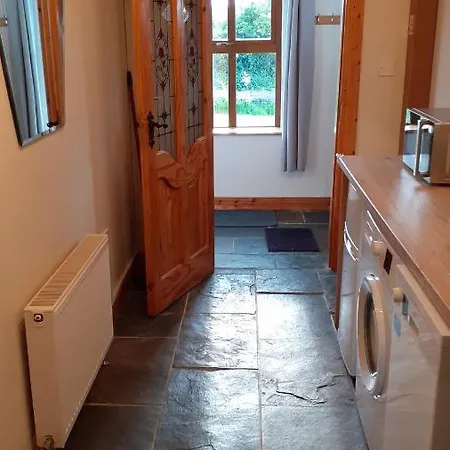 Kwatera prywatna Countryview Hse - Private 1 Bed Within Our Family - 10 Minute Drive To Town That Has An Array Of Restaurants And Shops - Will Need A Car To Get Around - No Local Bus Service - No Oven Or Hob In Kitchenette