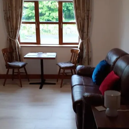 Countryview Hse - Private 1 Bed Within Our Family - 10 Minute Drive To Town That Has An Array Of Restaurants And Shops - Will Need A Car To Get Around - No Local Bus Service - No Oven Or Hob In Kitchenette Kwatera prywatna *