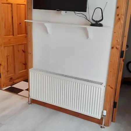 Countryview Hse - Private 1 Bed Within Our Family - 10 Minute Drive To Town That Has An Array Of Restaurants And Shops - Will Need A Car To Get Around - No Local Bus Service - No Oven Or Hob In Kitchenette Kwatera prywatna